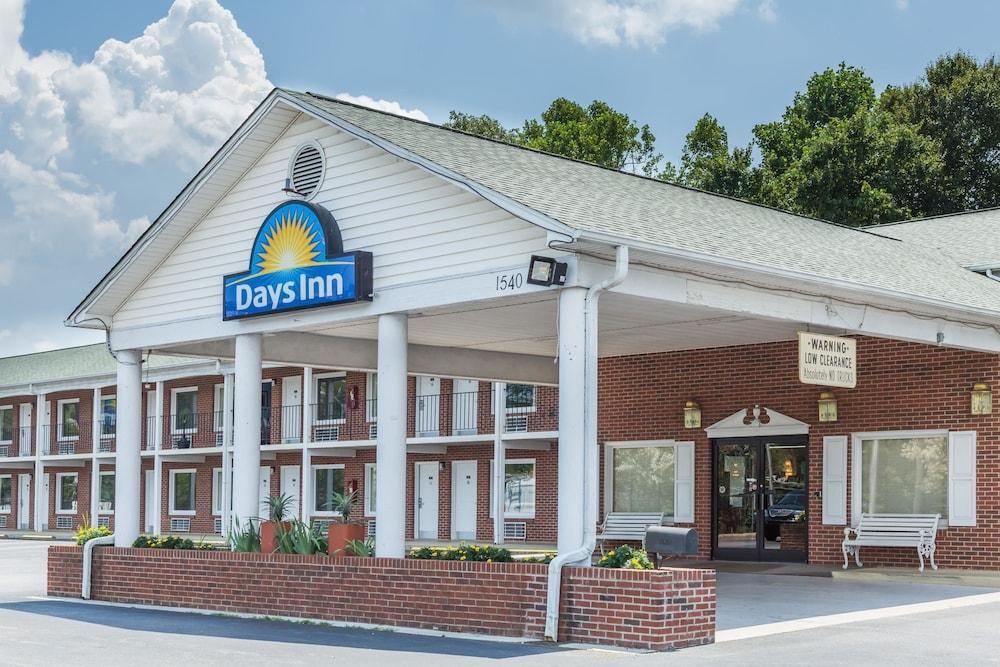 Hamilton I-77 Motel 2*