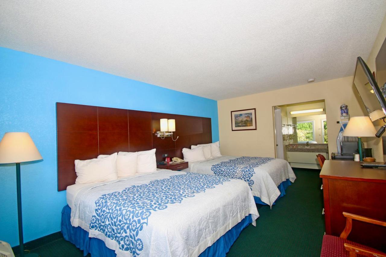 Hamilton I-77 Motel 2*