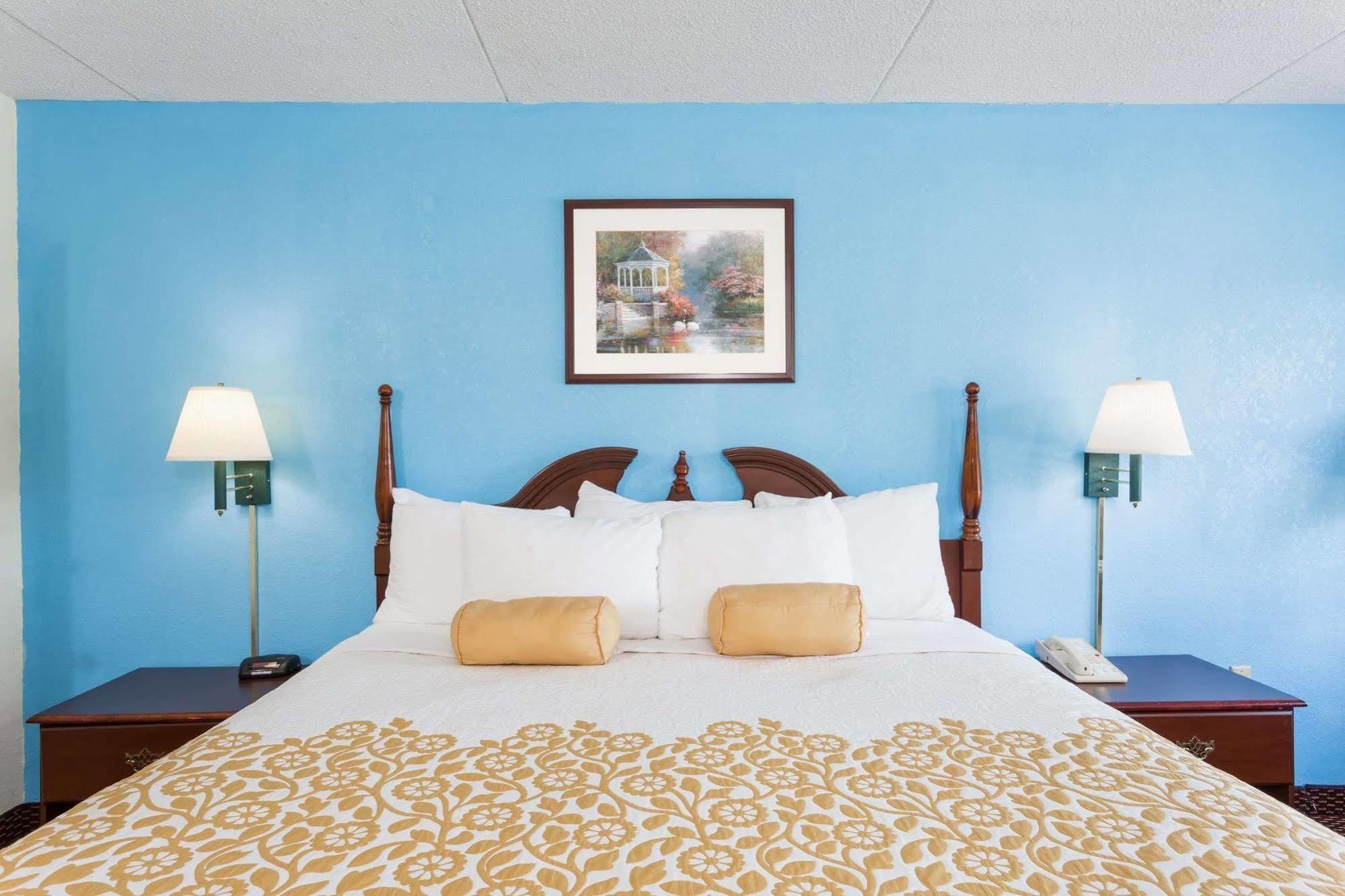 Hamilton I-77 Motel 2*